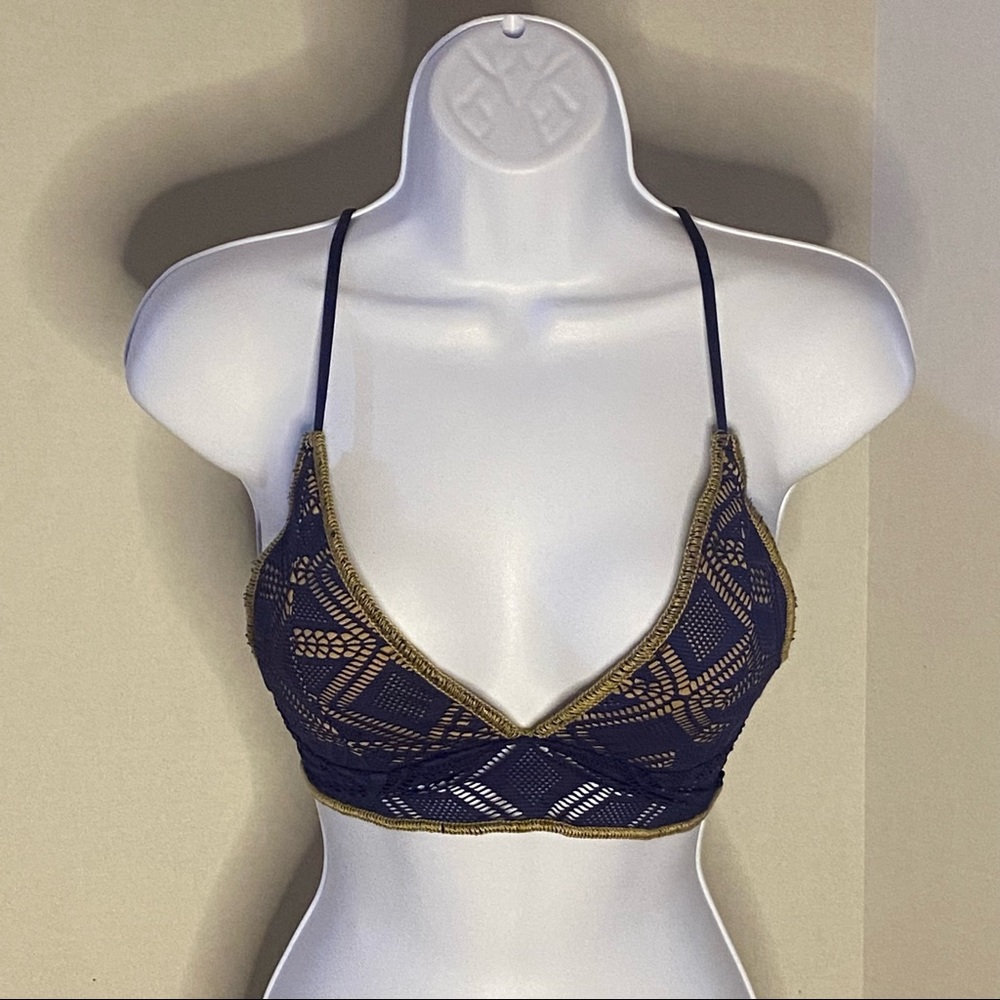 NWOT BECCA Wanderlust Crochet Bralette Bikini Top - Picture 8 of 11
